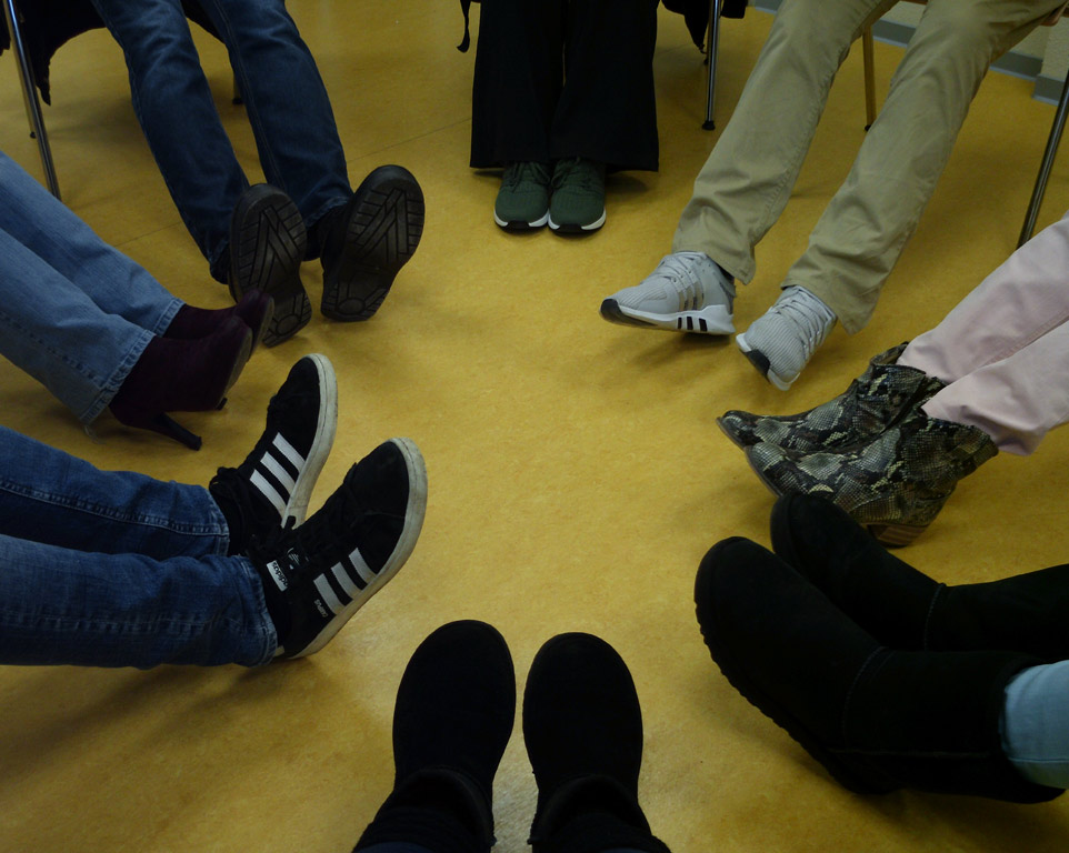 Bild zum Angebot Ambulante Rehabilitation - Füße im Kreis